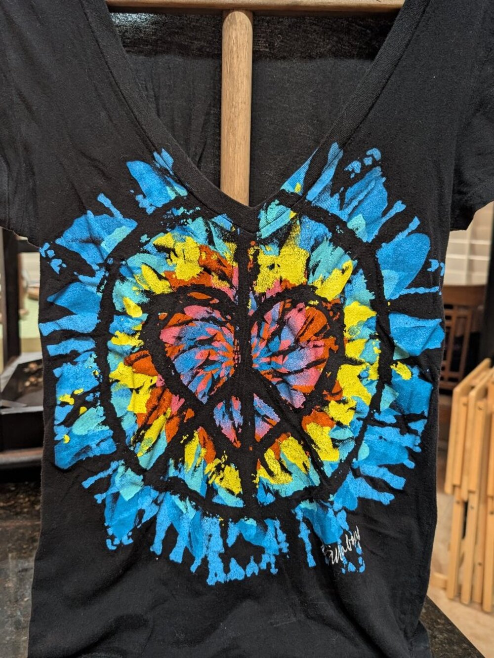 Vintage 2000s Y2K Rainbow Peace Screen Print Black V-Neck Billabong Size Medium